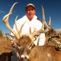 Come hunt the finest properties Kansas has to offer with Midwest Whitetail Adventures.