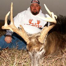  Come hunt the finest properties Kansas has to offer with Midwest Whitetail Adventures.