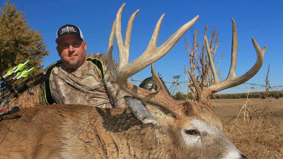 Hunt monster whitetails with midwest whitetail adventures.