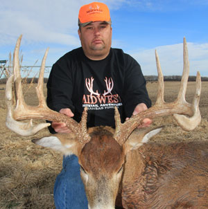 Rut hunts in Kansas with Midwest Whitetail Adventures!
