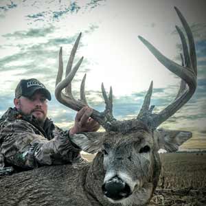 Midwest Whitetail Adventures: Kansas Deer Hunts like you won't believe.