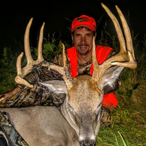 Have the hunt of your lifetime with Midwest Whitetail Advenutures
