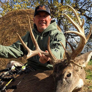 Midwest Whitetail Adventures: hunt some of the largest whitetail in Kansas