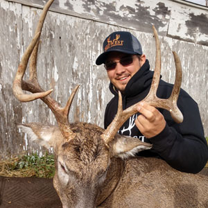 Midwest Whitetail Adventures: hunt monster whitetail in Kansas