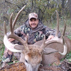 Join Midwest Whitetail Adventures and hunt monster whitetail