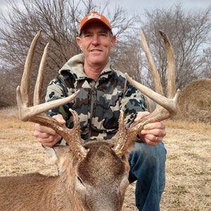 hunt giant bucks in Kansas