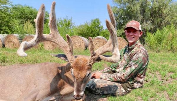 Kansas Early Season Muzzleloader Whitetail Hunts Trophy Whitetail Hunt